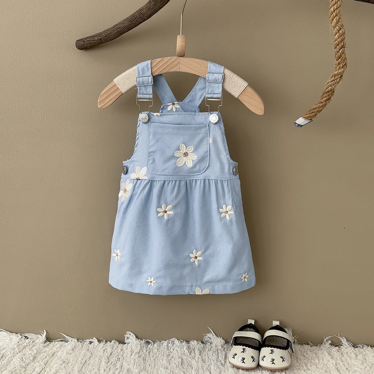 Summer Hot Baby Strap Dress Cute StyleFlower Embroidery Strap Dress Toddler Baby 0-3 Y Loose Clothes with Pockets