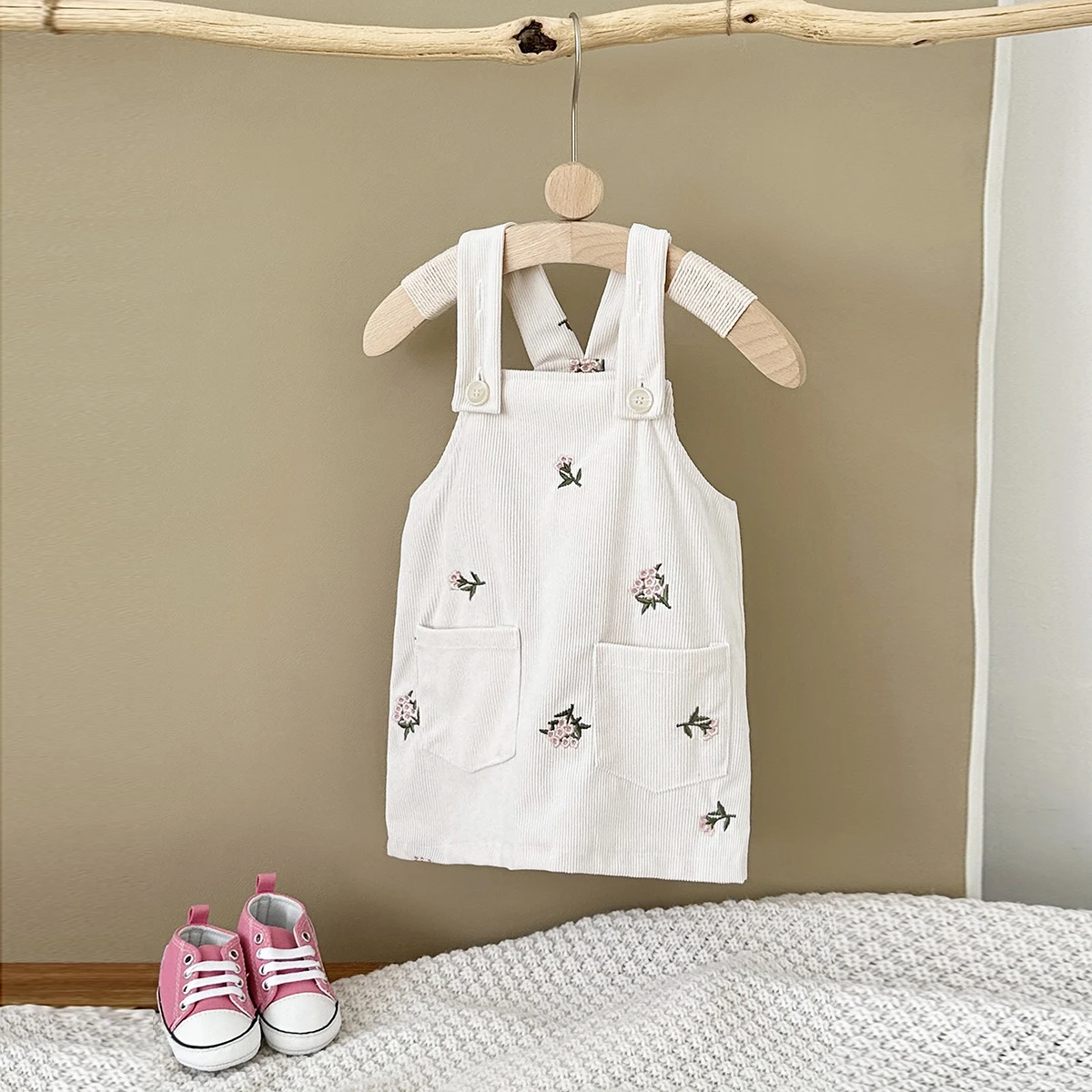 New Infant Baby Girls Strap Dress Flower Embroidery Heavy Denim Dress Pocket Button Bodysuits Kids Autumn Newborn Baby Clothes